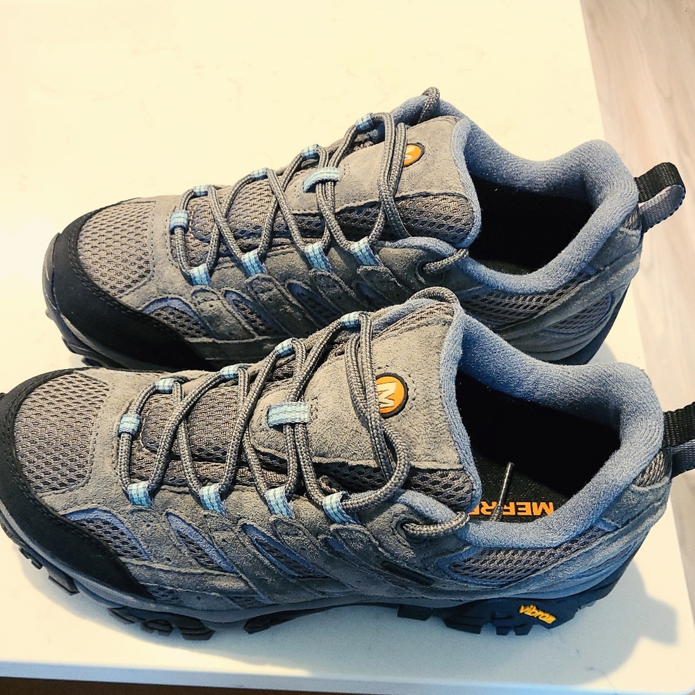 Merrell Woman's Hiking Boot Size 9.5 Medium  Waterproof  NEW